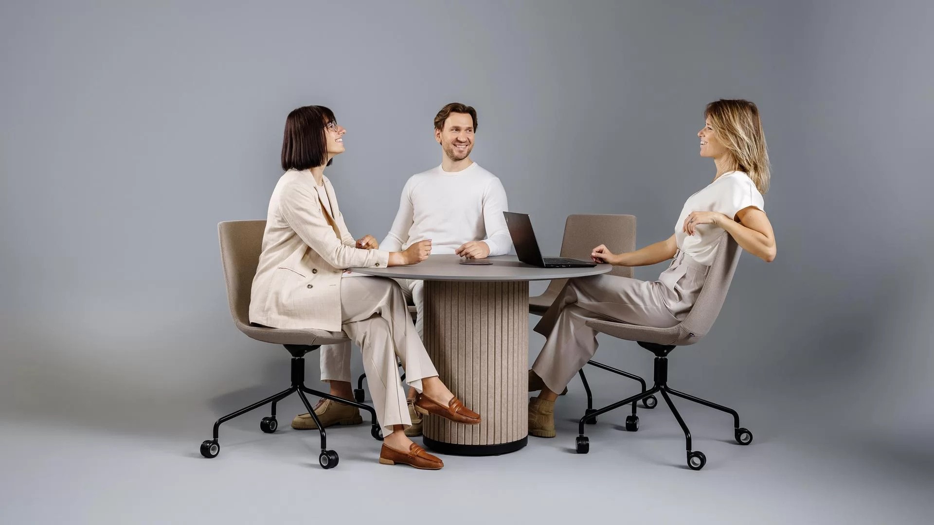 Parthos Meeting Table