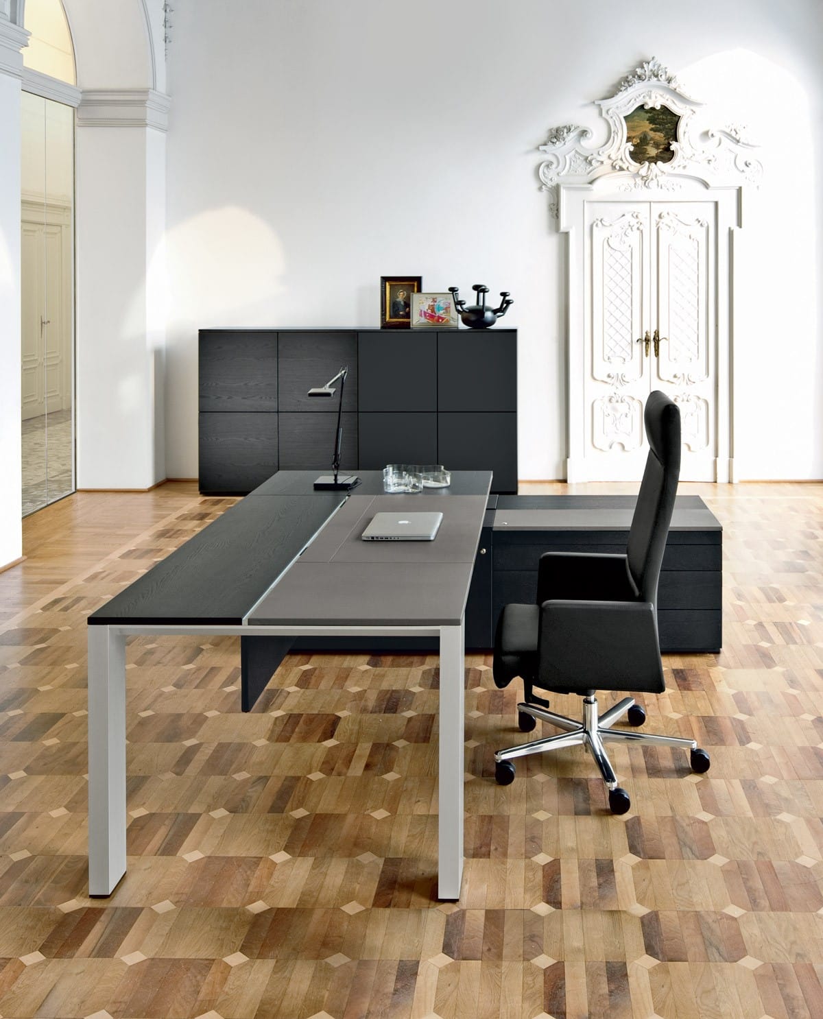 Max – Executive Chair